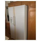 GE Side by Side Refrigerator w/ in door ice & water