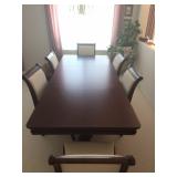 Dining Room Table w/6 chairs & 2 table leaves