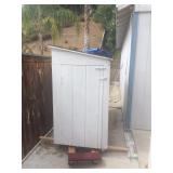 Small shed w/shingles