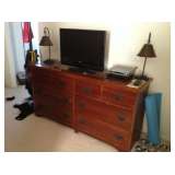 Dresserw/mirror (not pictured) $300