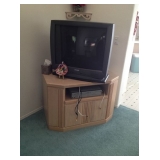 Tv stand $40  Tv $20