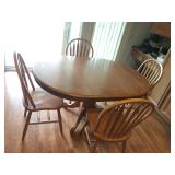 Kitchen table w/leaf & 4 Chairs