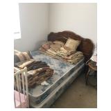 Like New Queen Comforter Sets