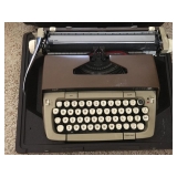 Manual typewriter