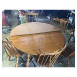 Maple Dining Table w/5 chairs, 2 tables leaves & protective pads