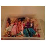 20+ Barbies & Clothes