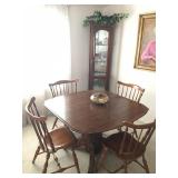 Oak Dining Table w/ leaf / (4) Maple chairs - priced separately