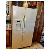 GE Refrigerator w/working ice and water