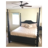 King Poster Bed / Gold King Comforter Set