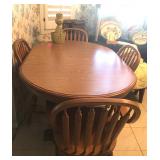 Kitchen Table w/4 Chairs
