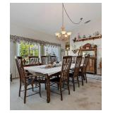 Dining Room Table w/6 leaves! (4 shown in table)