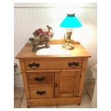 Vintage End Table / Lamp