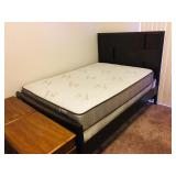 Queen Bed / Queen Mattress Set