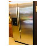 Kenmore Refrigerator with working in door ice and water