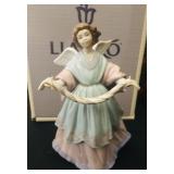 Lladro 6125 Joyful Offering