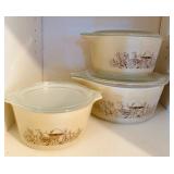 Close-up Vintage Pyrex Set