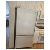Refrigerator w/Bottom Freezer