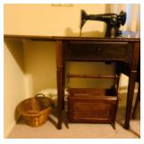 Vintage Singer Sewing Table w/ Machine