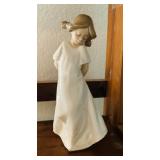 Nao by Lladro #1109 So Shy