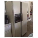 GE Refrigerator w/ice & water