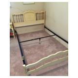 Full headboard / footboard Convertible to queen