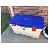 Large Rubbermaid Cooler