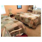 Complete twin bed set with comforter