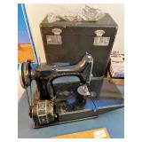 vintage Singer Featherweight 221. vintage, 1930