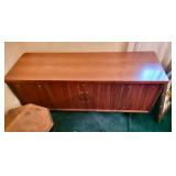 Mid-century chest