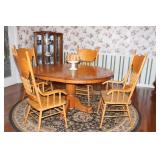 Oak Round Table w/1 Leaf