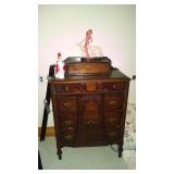 ESTATE SALE IN WHITESTONE NOV 15TH 9AM TO 3PM LOTS TO SEE!
