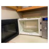 Panasonic NN-SD681S The Genius Sensor 1200W Microwave - $70