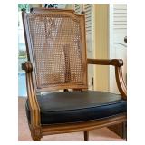 Henredon Dining Table W/2 Leaves & 6 chairs & Protector Pads - 29"H x 102"W x 43"D W/20" Leaves X2 -