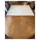 Henredon Dining Table W/2 Leaves & 6 chairs & Protector Pads - 29"H x 102"W x 43"D W/20" Leaves X2 -