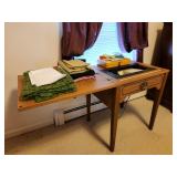 Vintage Singer Sewing Machine in Cabinet