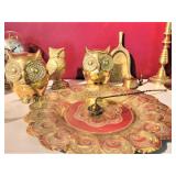 Beautiful heavy Mid Century Brass owls and extensive collection of other brass items