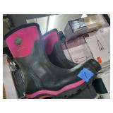 MUCK BOOTS, SHOES, SLEDS AND MORE! WWW.ONLINEAUCTIONSLLC.NET 
