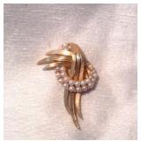 Crown TRIFARI Polished & Brushed Goldtone RIBBON & Faux PEARLS BROOCH, 2.5"x1.5 Signed NOW $28