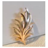 Crown TRIFARI WIND BLOWN GRASS BROOCH Brushed & Polished Goldtone 2.5"x1.25" Signed, NOW $20