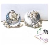 Crown TRIFARI Silvertone ABSTRACT+FAUX PEARLS+RHINESTONE EARRINGS-CLIP BACK-1"x1"; NWT NOW $18