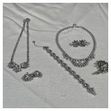 (8pc) BEAUTIFUL COSTUME JEWELERY SETS