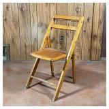 ANTIQUE WOODEN FOLDING CHAIR