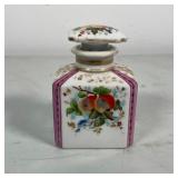 PAINTED PORCELAIN SNUFF BOTTLE