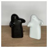 FUN BLACK & WHITE GHOST SALT & PEPPER