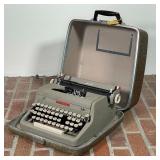 ROYAL "QUIET DE LUXE" TYPEWRITER