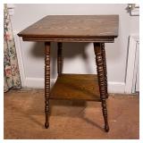 OAK SIDE TABLE