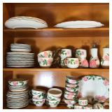 FRANCISCAN DINNERWARE SET