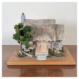 LIGHTED MINIATURE COTTAGE