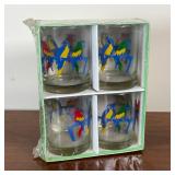 TABLE TOPPERS PARROT GLASSES