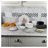 (13pc) ASSORTED DISHWARE | Including Lembeye Yves Ducourtioux souvenir plate (10 in.), Baden painted